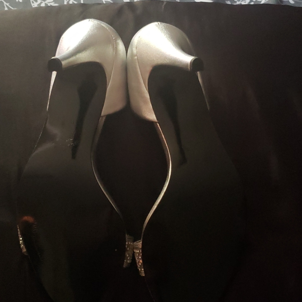 Pumps - Picture 4 of 6